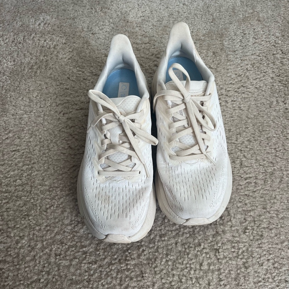Hokas Clifton 8